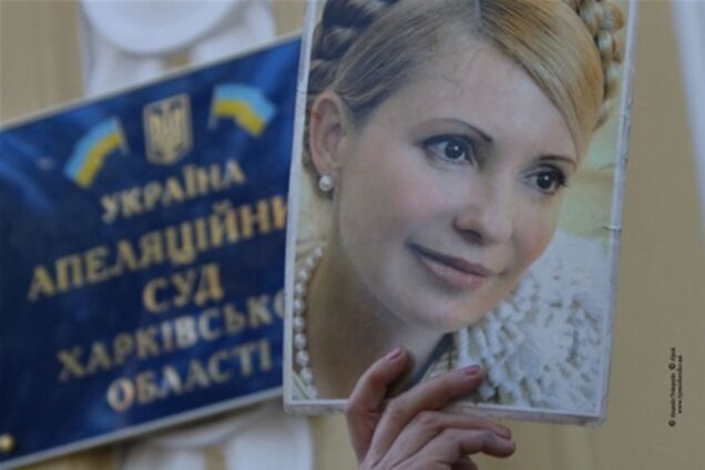 Тимошенко разрешили пообщаться по мобильному