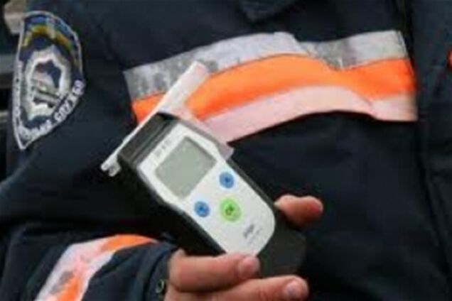 На Волыни вдрабадан пьяный водитель вез детей в школу