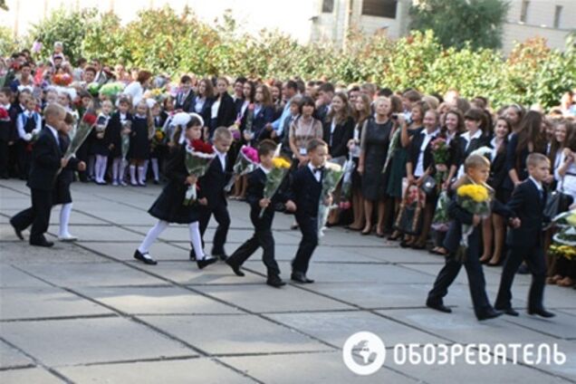 Киевских школьников учат учителя-зеки