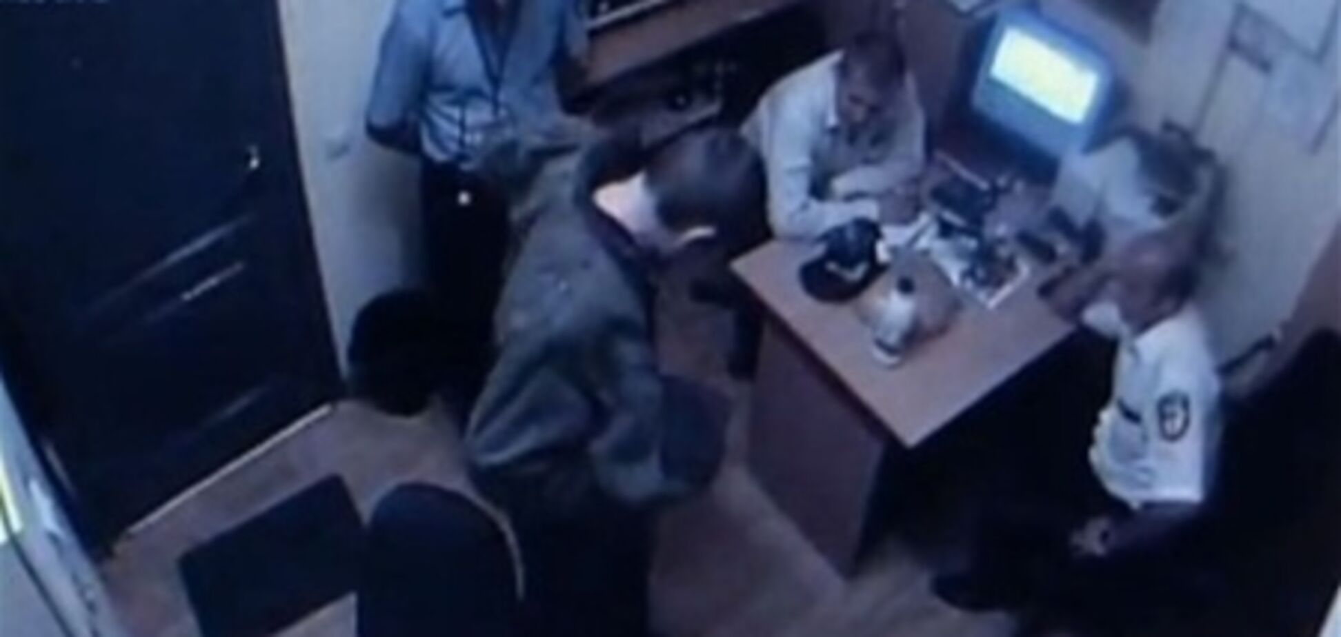 СМИ: охранники выбивали у Мазурка деньги за молчание