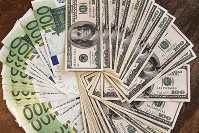 НБУ избавляется от евро и покупает доллары - эксперт