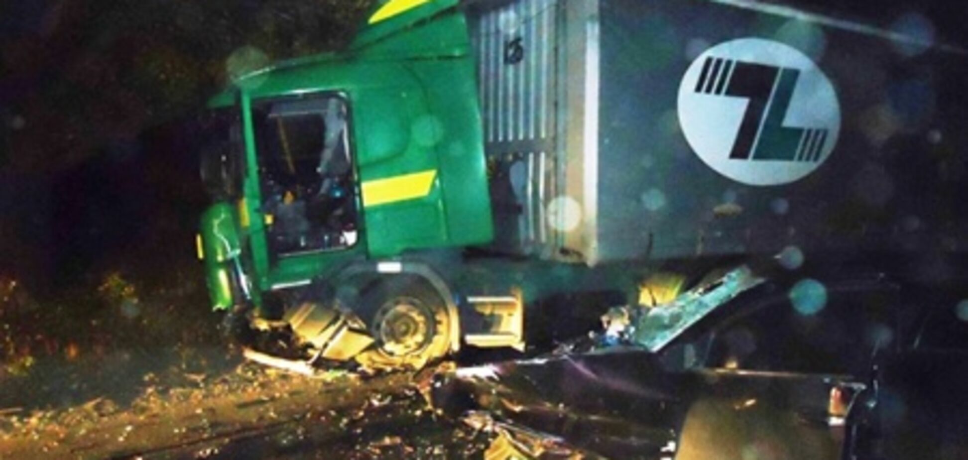 В Макеевке фура ударила 'Мазду': погибли три человека