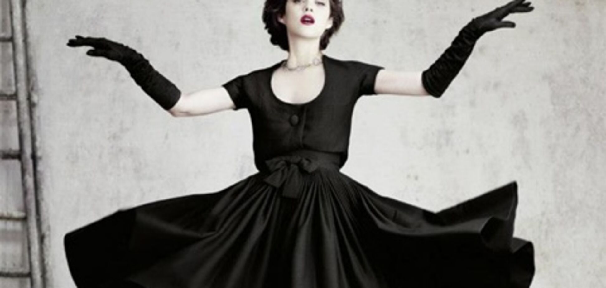 Котийяр без устали позирует для Lady Dior. Фото