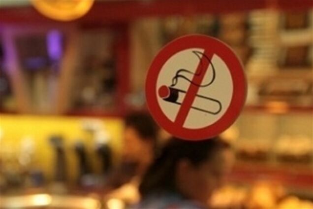Украинцы бросают курить из-за запретов и высоких цен на сигареты