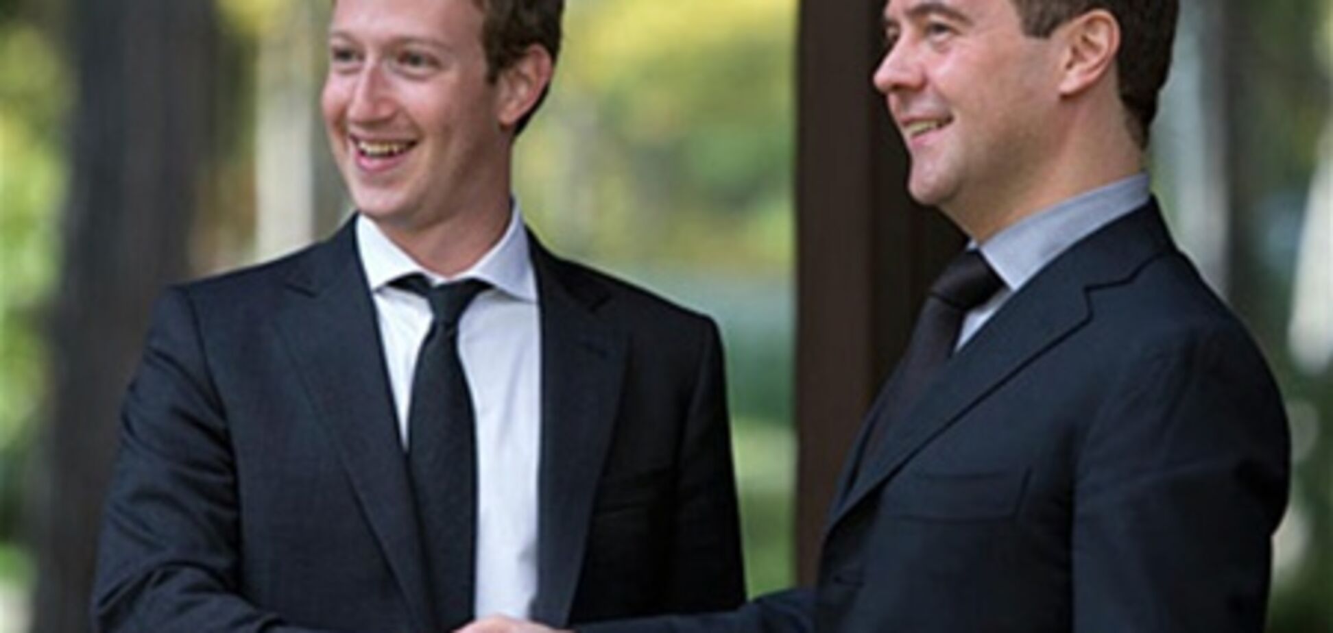 Цукерберг приехал к Медведеву в свадебном костюме?