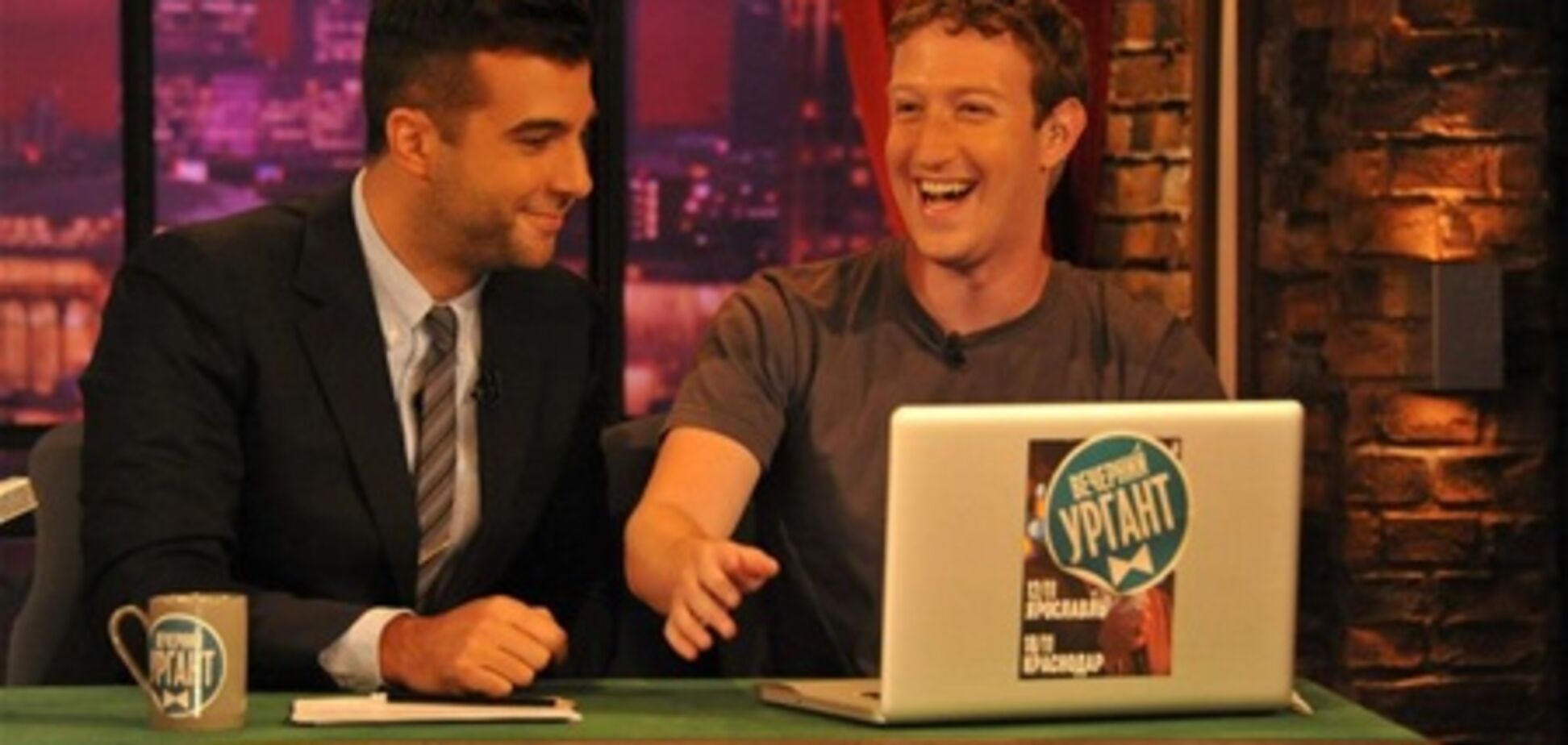 Цукерберг научил Урганта пользоваться Facebook