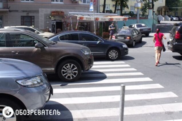 В Киеве на зебре сбили пенсионера