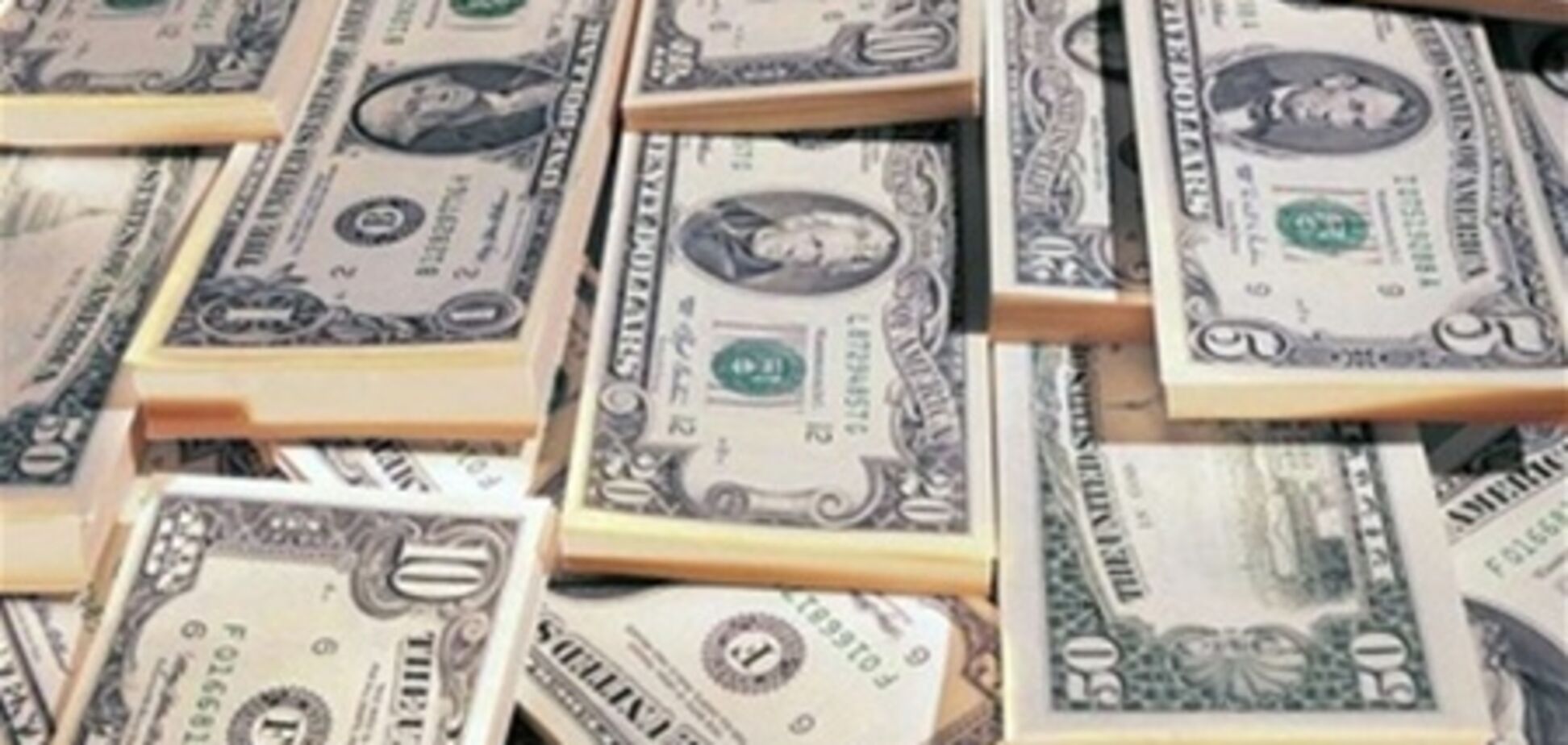 Украинцы хранят в банках около 65 миллиардов долларов