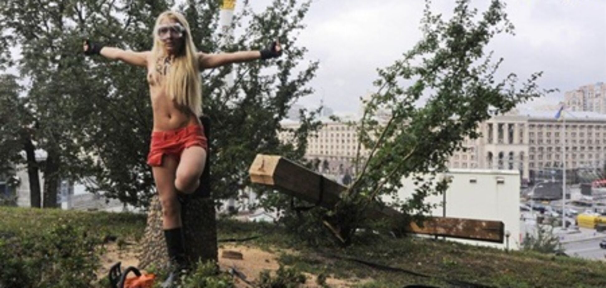 Милиция допросила FEMENистку по делу о спиленном кресте