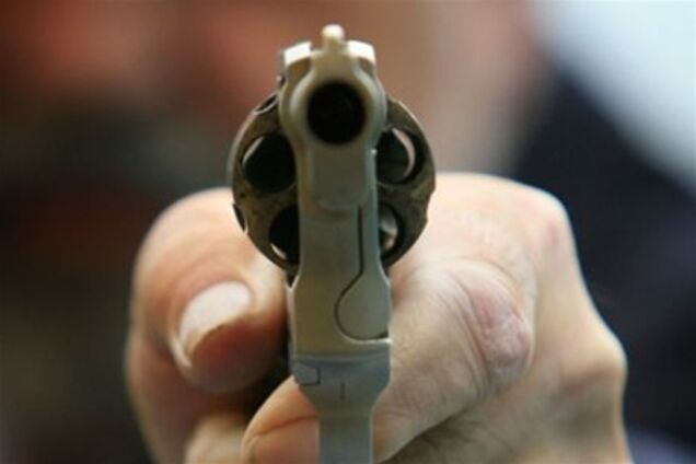 В Полтаве иностранец устроил стрельбу из окна такси