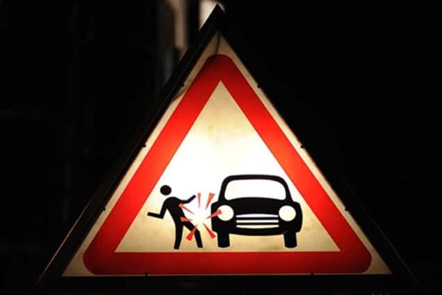 На Закарпатье 'Мерседес' снес подростков - водитель сбежал