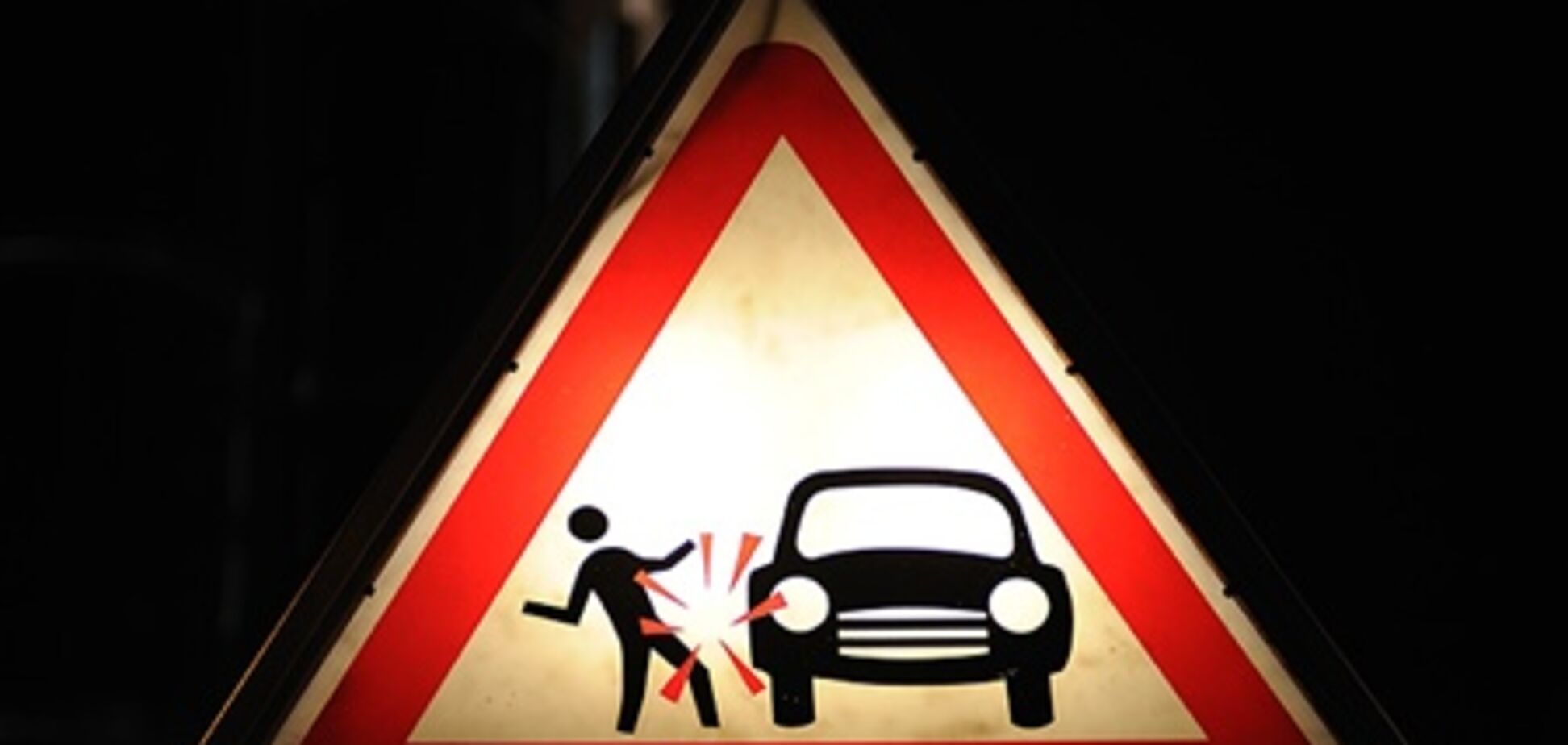 На Закарпатье 'Мерседес' снес подростков - водитель сбежал