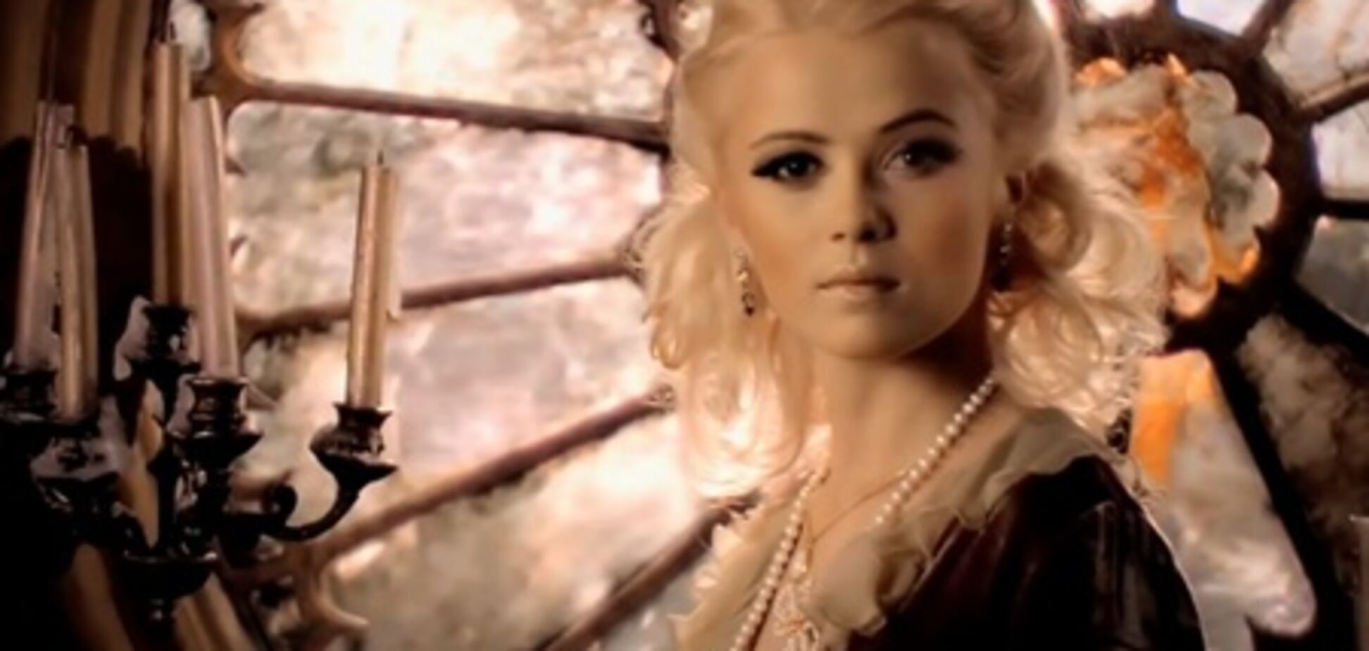 Мика Ньютон страдает, что у нее нет детей