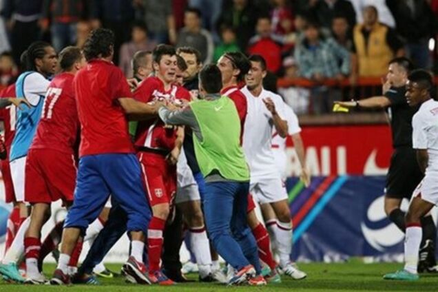 Платини требует расследования 'сербско-английского позора'