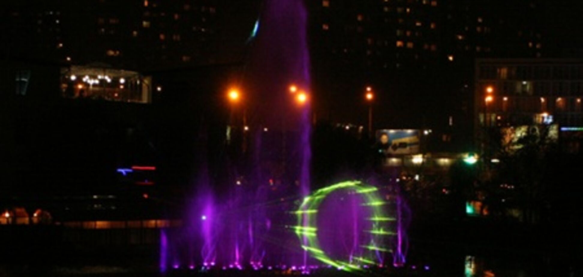 В Киеве появился светомузыкальный фонтан