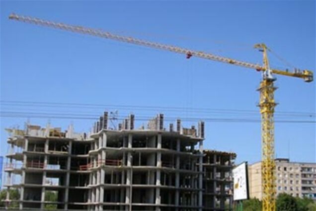 На главную улицу Судака рухнул кран