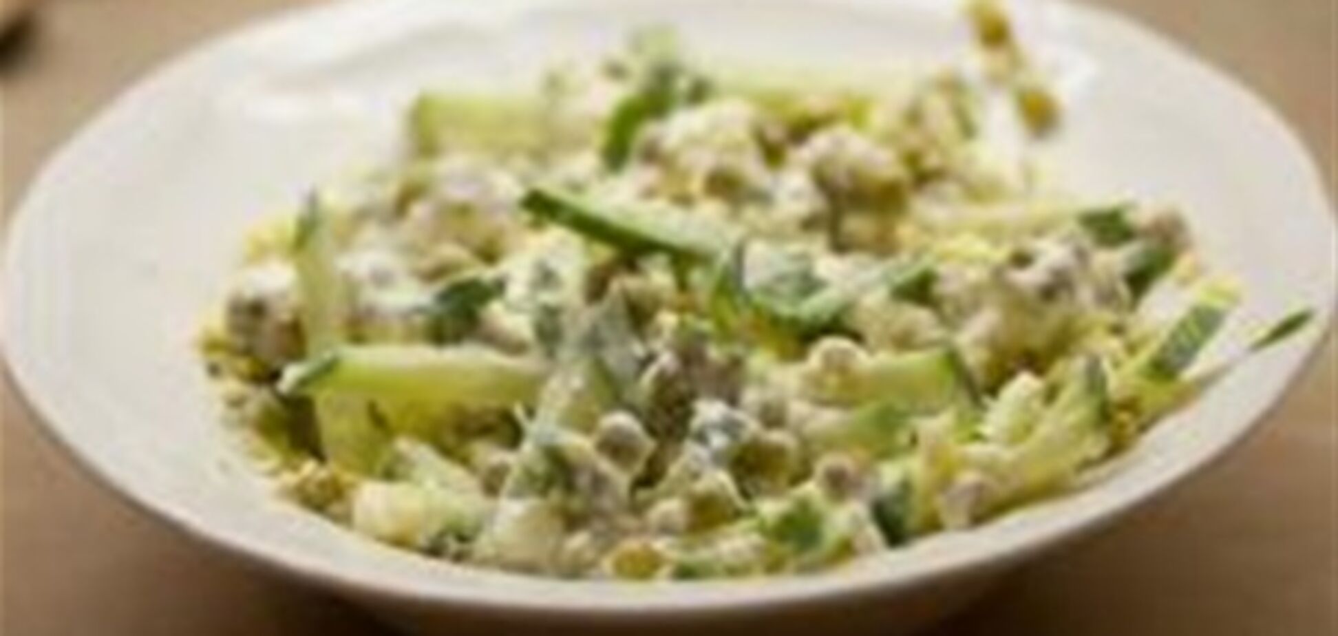 Салат с горошком и яйцами