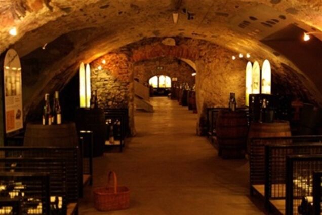 На базi одного з українських заводiв вин створена науково-практична база виноробiв