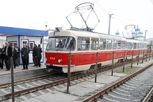 На Троещине начал ходить скоростной трамвай. Обновлено