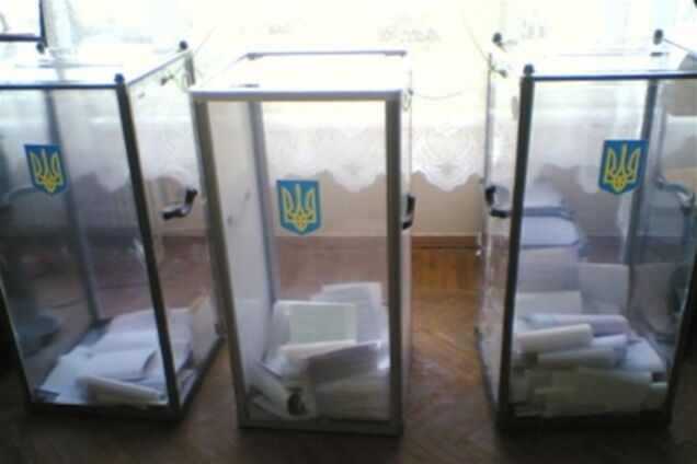 На Одесщине избили главу избиркома и заблокировали двери двух участков