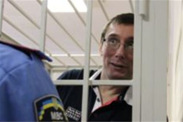 Луценко изолировали от заключенных, чтобы не агитировал - жена экс-министра