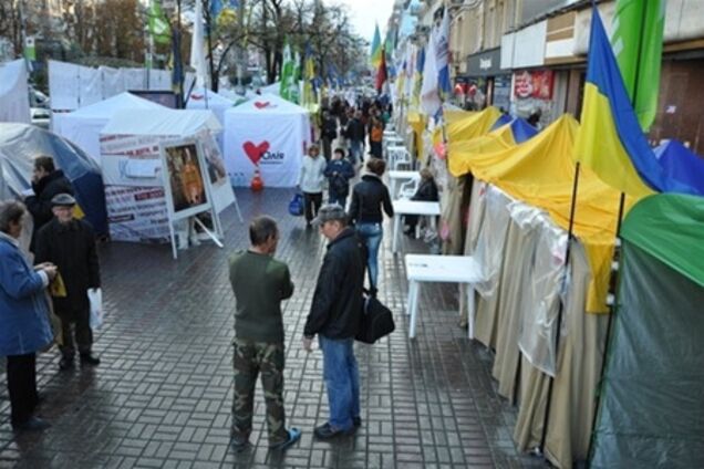 Наблюдатели считают пропагандой палатки на Крещатике 