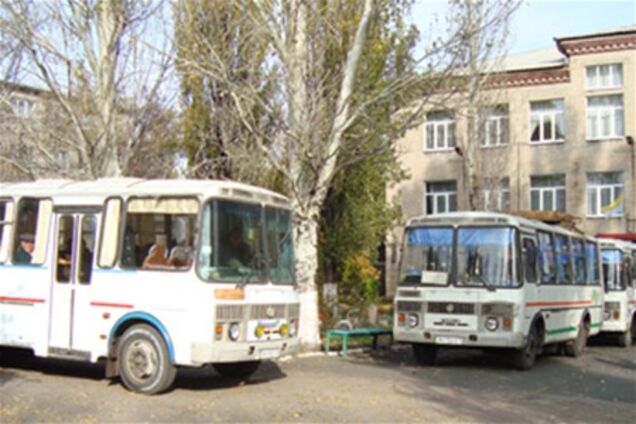 У Донецьку до виборчих дільниць підвозять організовані групи людей - БЮТ