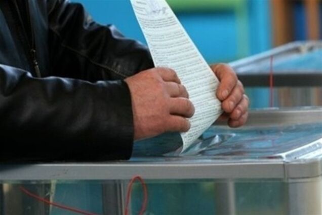 R&B Group: ПР 31,6%, ОО 23,7%, УДАР 13,2%, КПУ 13%, 'Свобода' 11%