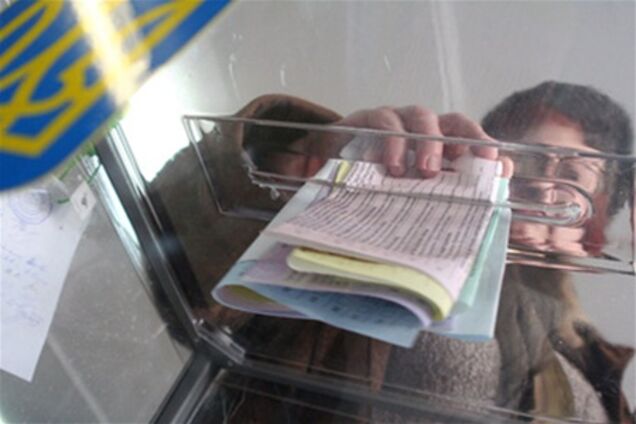 Маршрутки в Ривном развозят льготников на избирательные участки