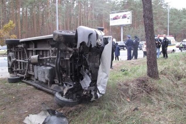 Под Киевом перевернулась маршрутка: пострадали 6 человек