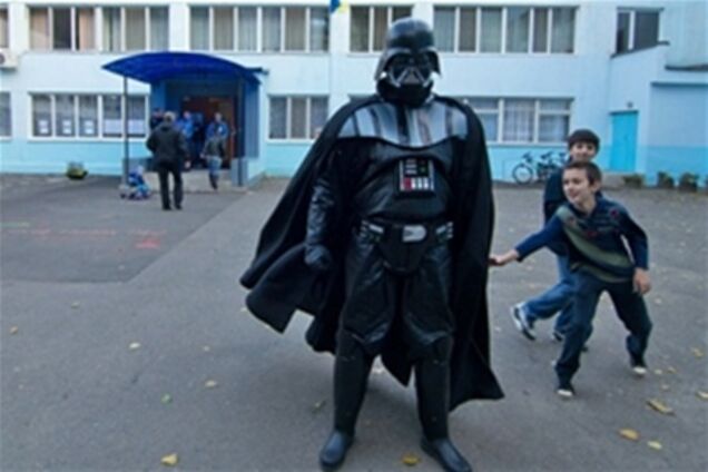 Дарт Вейдер пытался проголосовать в Одессе. Фото. Видео