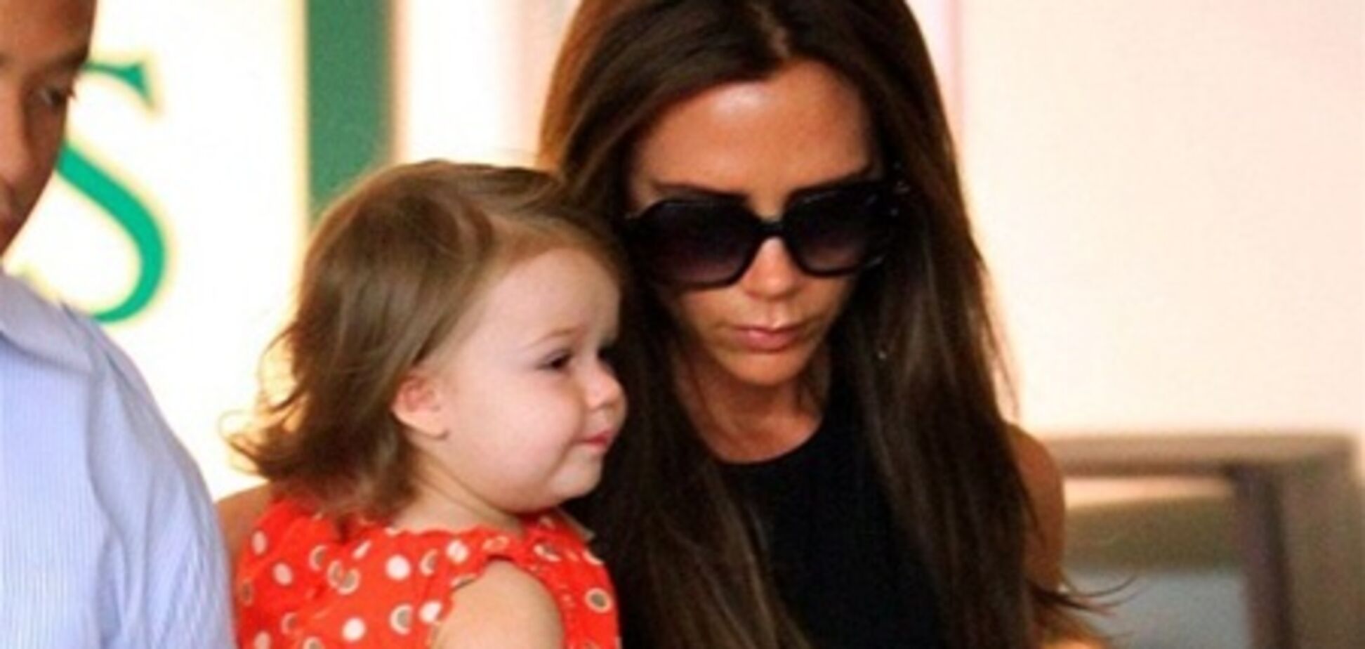 Виктория Бекхэм нарядила Харпер в магазин. Фото