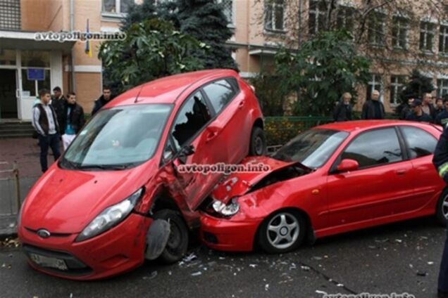 ДТП в Киеве: крупная авария у избирательного участка 