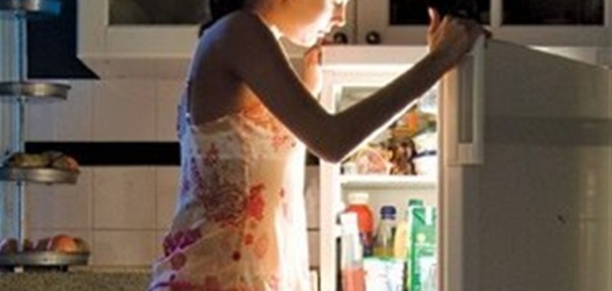 Ночные перекусы приводят к лишним килограммам