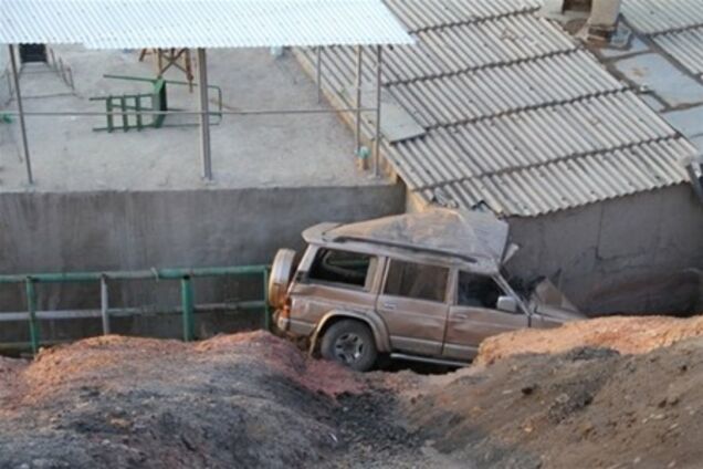 В Керчи с обрыва упал автомобиль: погиб белорус