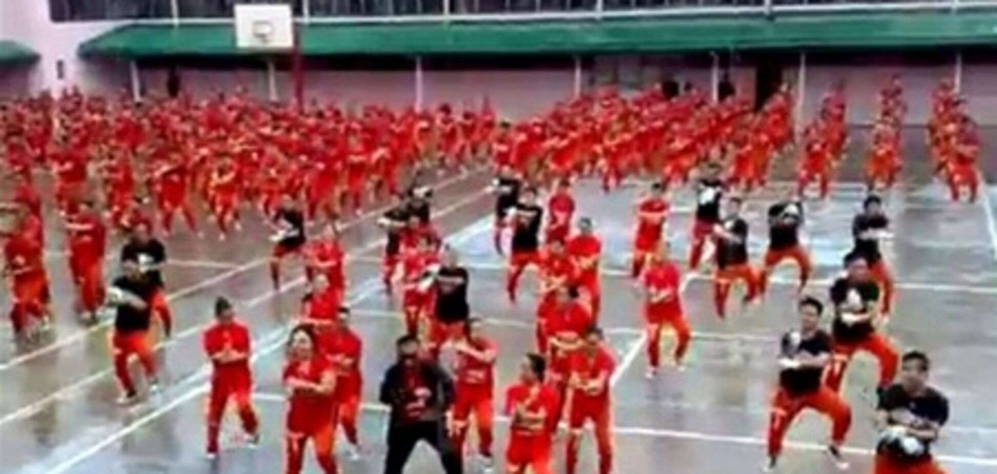 Филиппинские заключенные подхватили 'Gangnam Style'. Видео