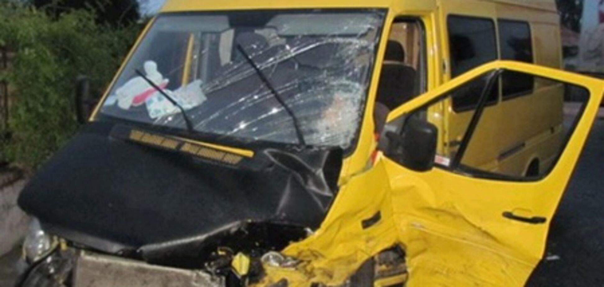 На Херсонщине пьяный водитель врезался в автобус: травмированы шесть человек