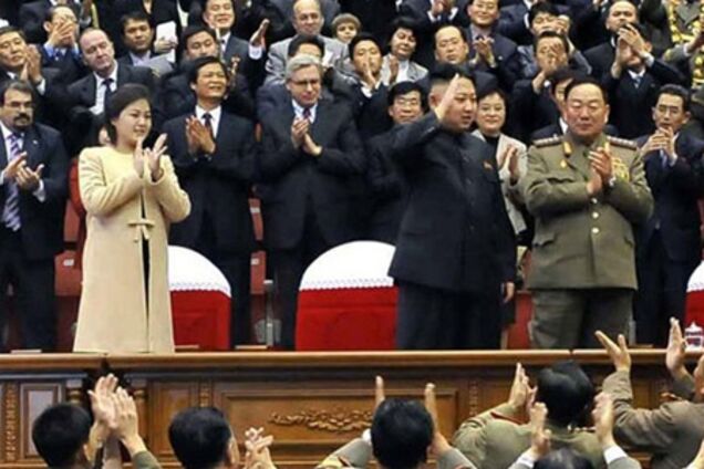 Дружина лідера Північної Кореї з'явилася на публіці вперше за два місяці