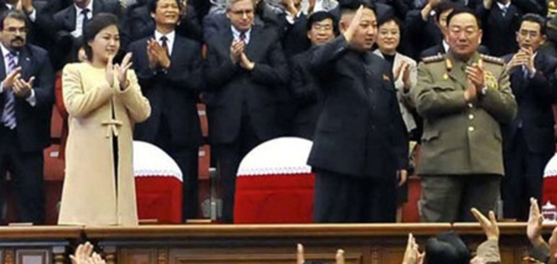 Жена лидера Северной Кореи появилась на публике впервые за два месяца