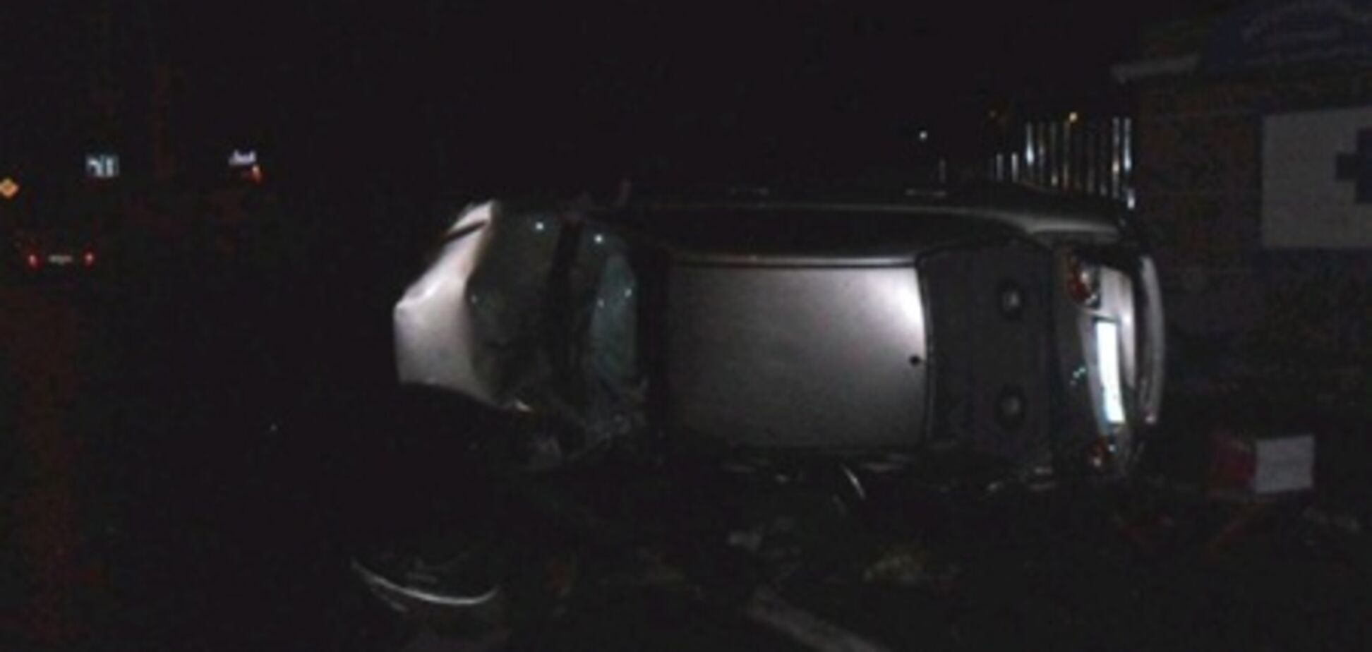 ДТП в Крыму: водитель сбил ограждение, двух пешеходов и сам перевернулся