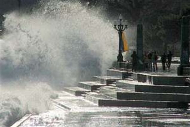 30 октября в Крыму объявили штормовое предупреждение