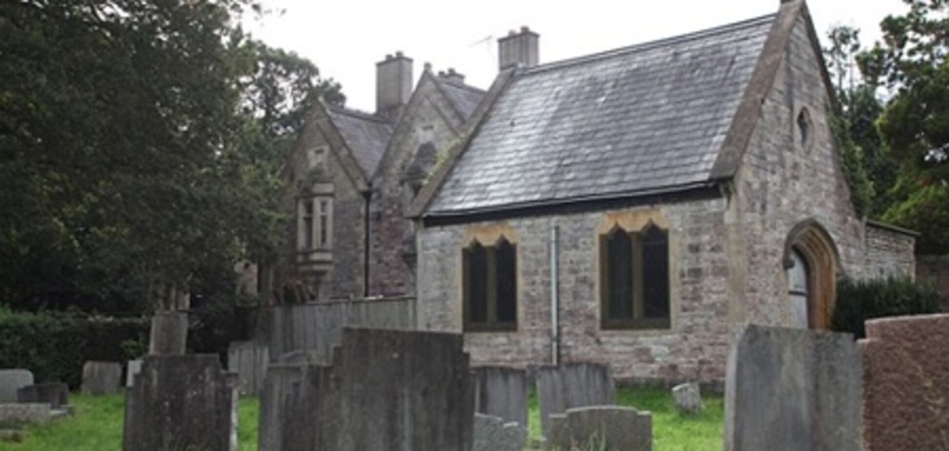 Дом на кладбище построила британская семья