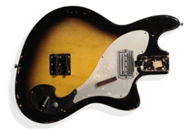 Остатки бас-гитары Кобейна выставили на аукцион