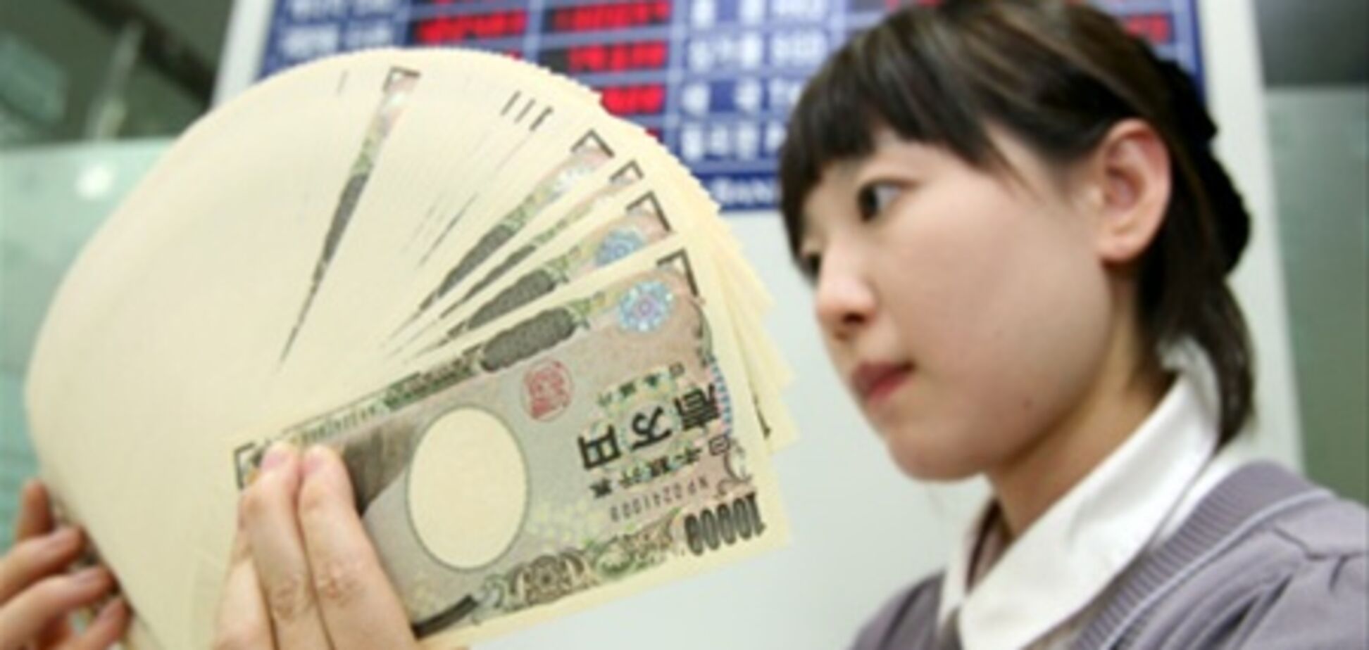 Доллар, евро и иена ведут себя стабильно