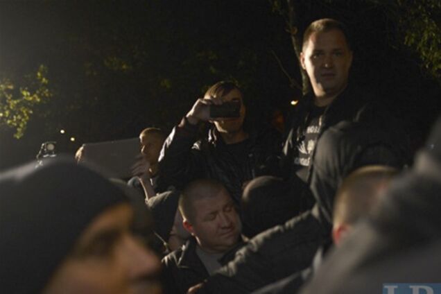 В ОВК №223 свободівці застосували сльозогінний газ і не пускають Пилипишина