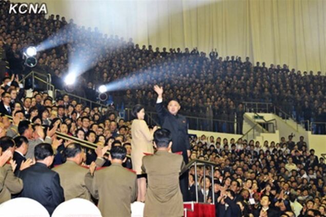 СМИ сообщают о возможной беременности жены Ким Чен Ына