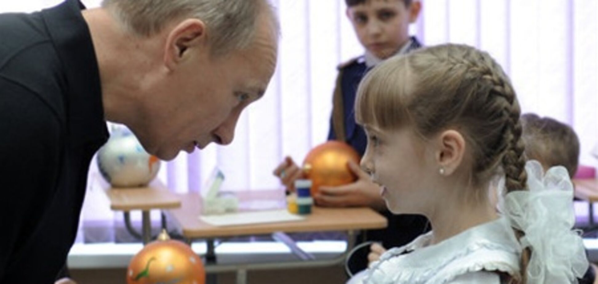 Российских школьников обязали рисовать Путина