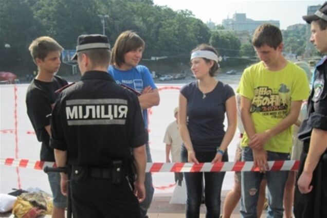 Обидчика милиционеров под Украинским домом задержали