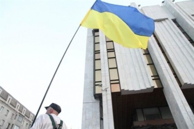 У одной из участников протеста под Укрдомом в Киеве украли паспорт и билет во Львов