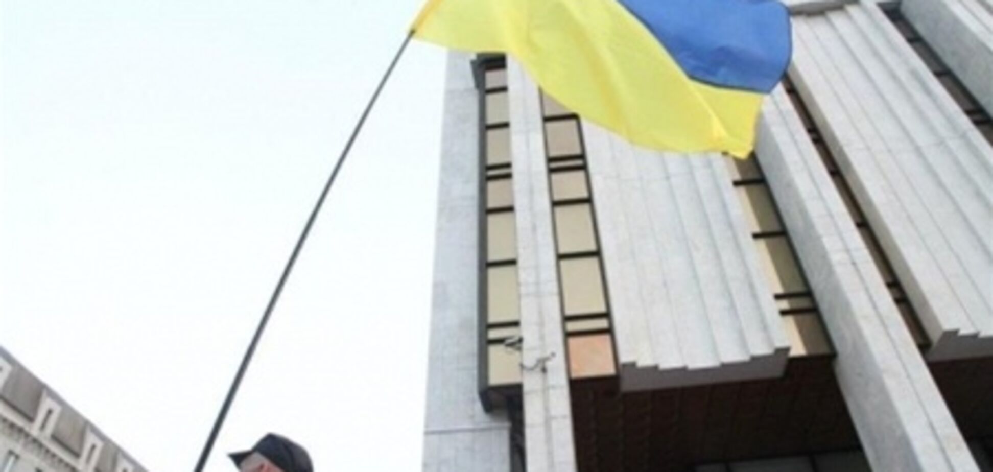 У одной из участников протеста под Укрдомом в Киеве украли паспорт и билет во Львов